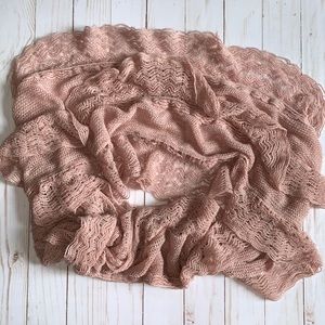 Women’s scarf.